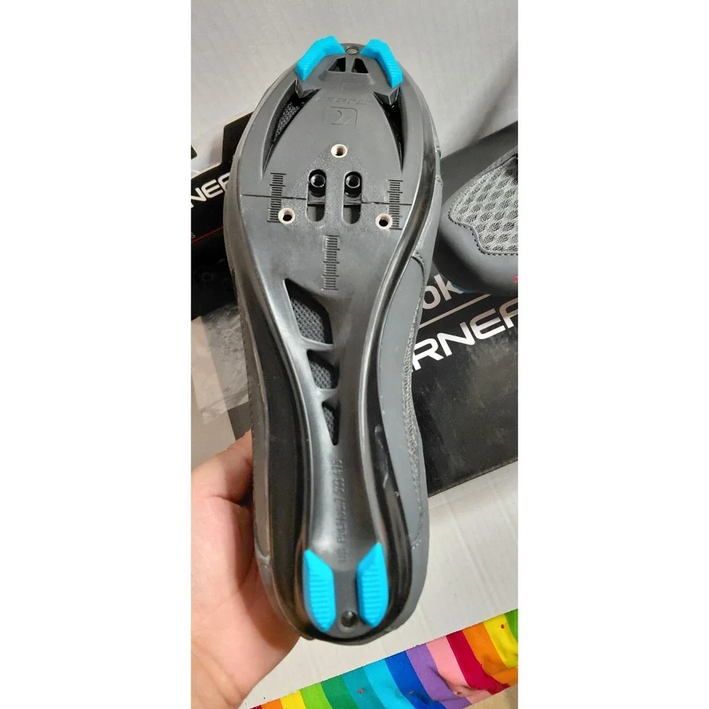 NWOT - Garneau Women’s Gray Athletic Cycling Shoes with Blue Accents Size 9